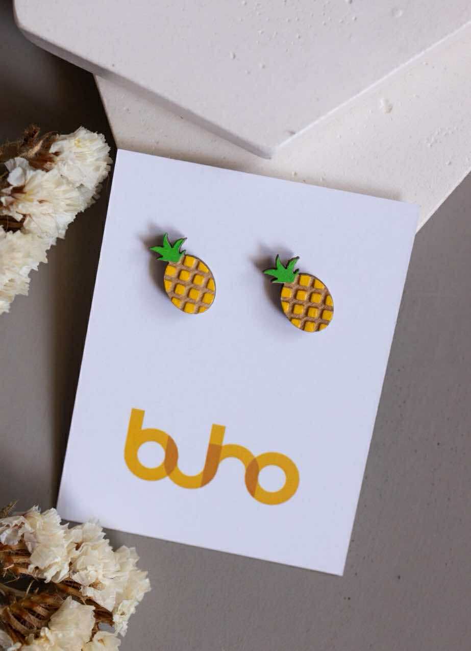 wooden stud pineapple